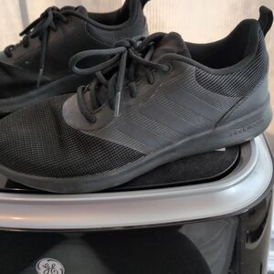 Adidas Men's Black Cloudfoam Sneakers Size 8